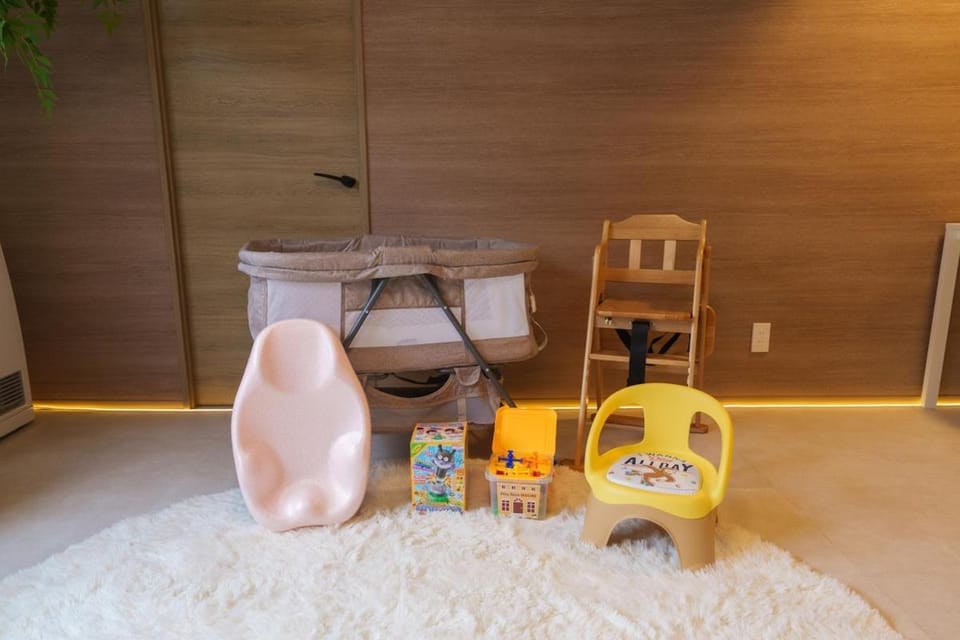New OPEN Family 4-minute walk from the station Maximum 5 people Fully air-conditioned Parking included Apartment in Sapporo