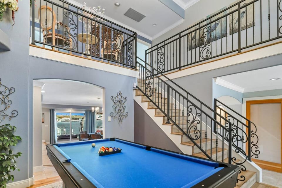 Billiard, Game Room