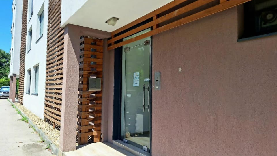 Property building, Facade/entrance