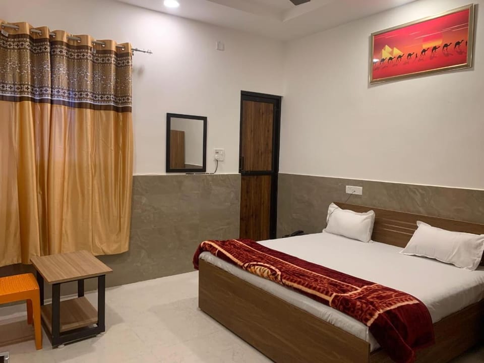 Royal Palm Hotel & Food Court Hotel in Punjab