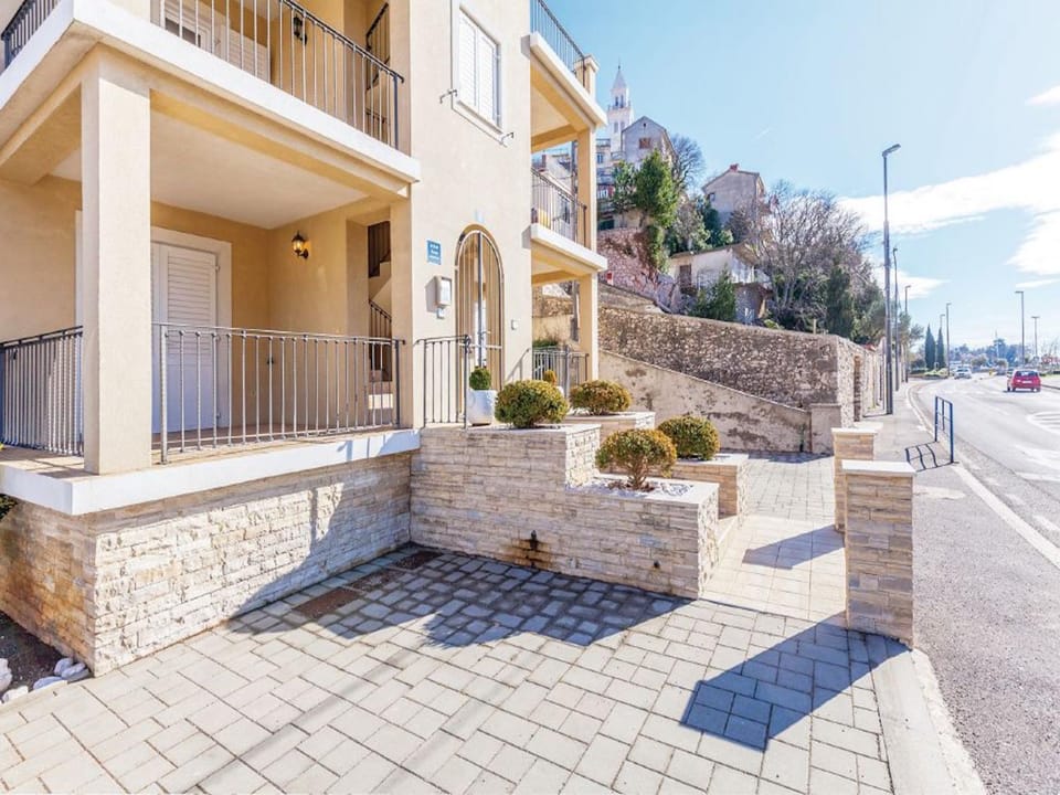 Facade/entrance, On site, Sea view, Street view