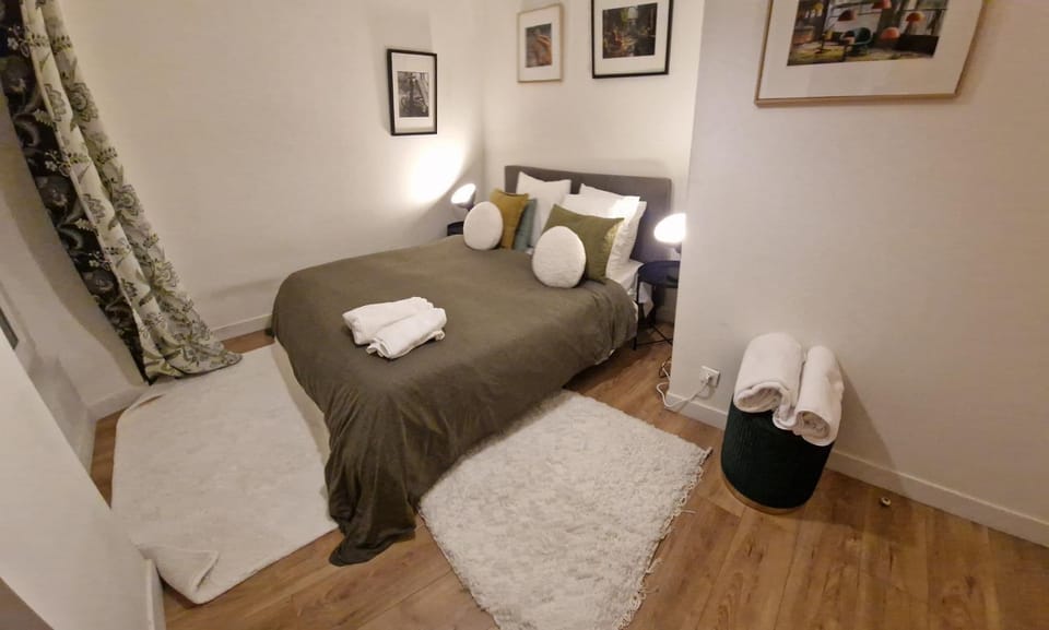 2minute gare Montparnasse ,center, a ,5 minute Eifel tour ,Louvre meusm ,1 mins Notre Dame of Paris ,front metro, aesome place Vacation rental in Paris