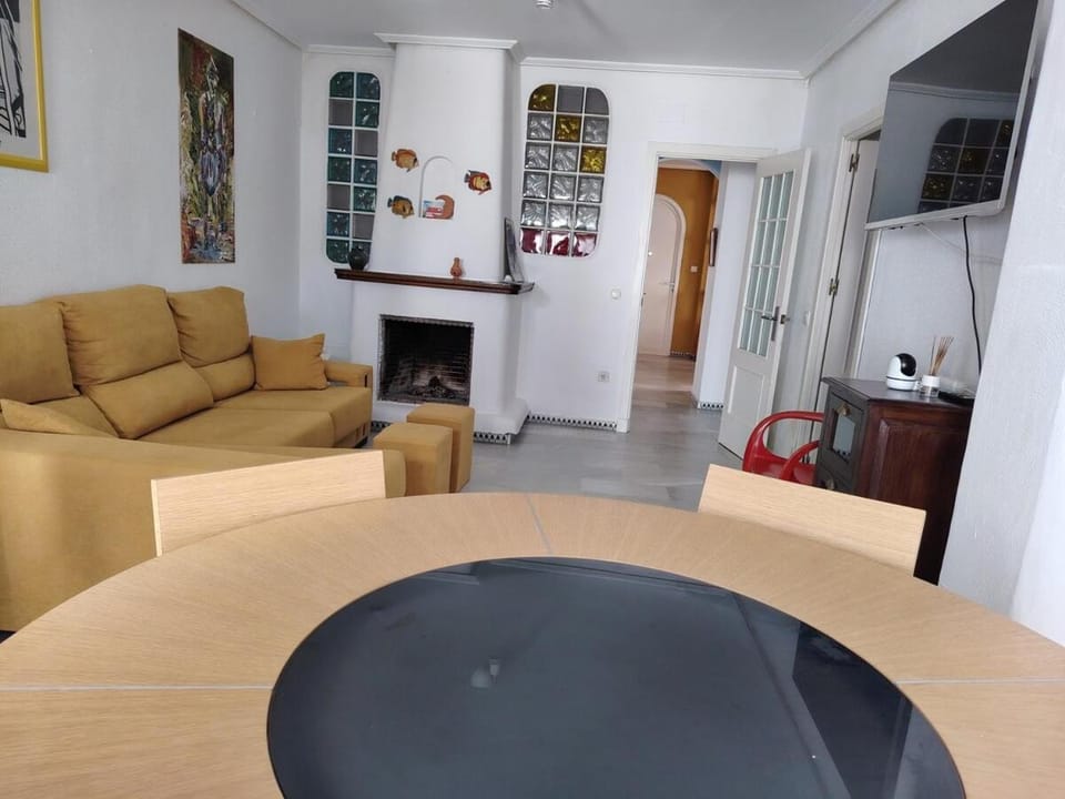 TV and multimedia, Living room, Seating area, Dining area
