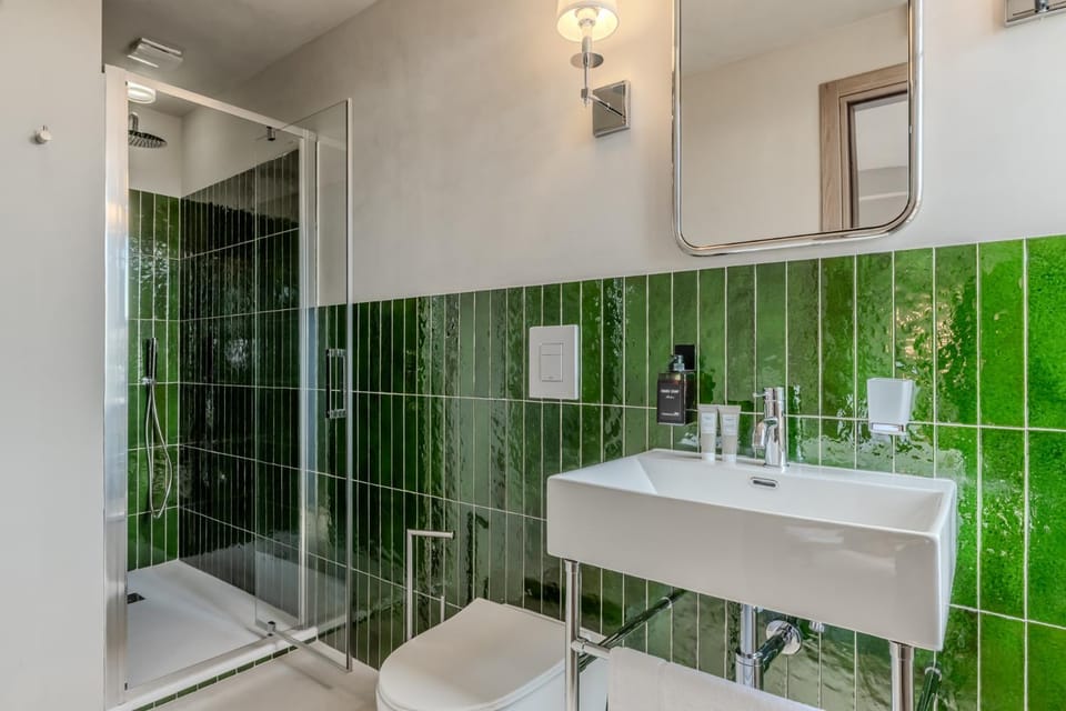 Shower, Toilet, Bathroom, towels