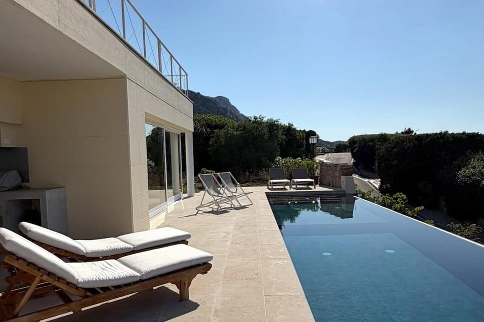 Balcony/Terrace, Pool view, Swimming pool, sunbed