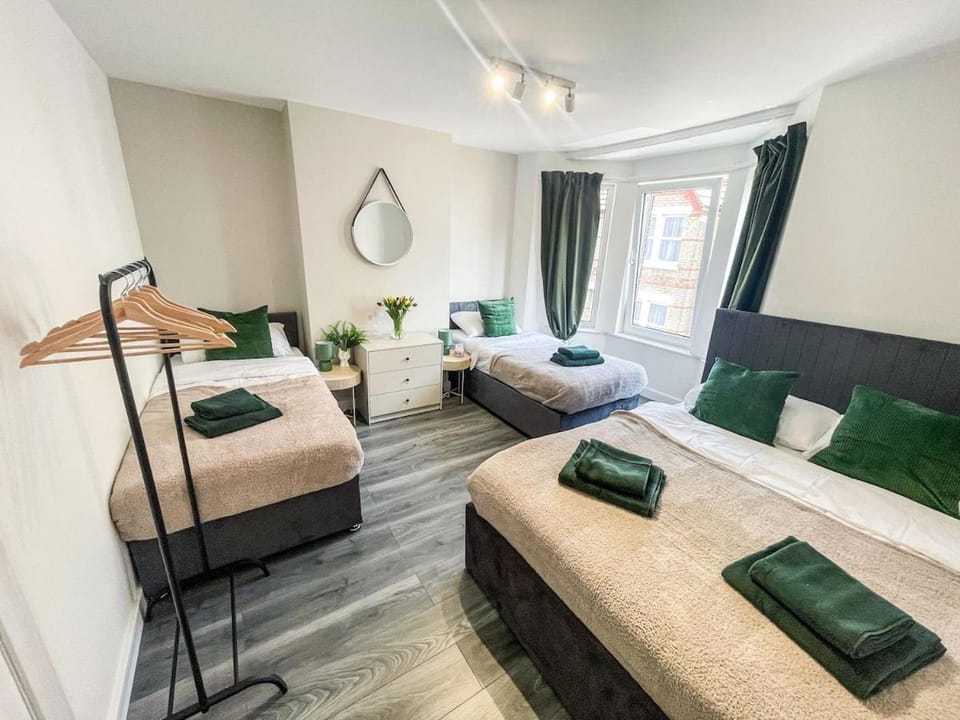 Sandbanks Beach Base 3BR Family House in Poole House in Poole