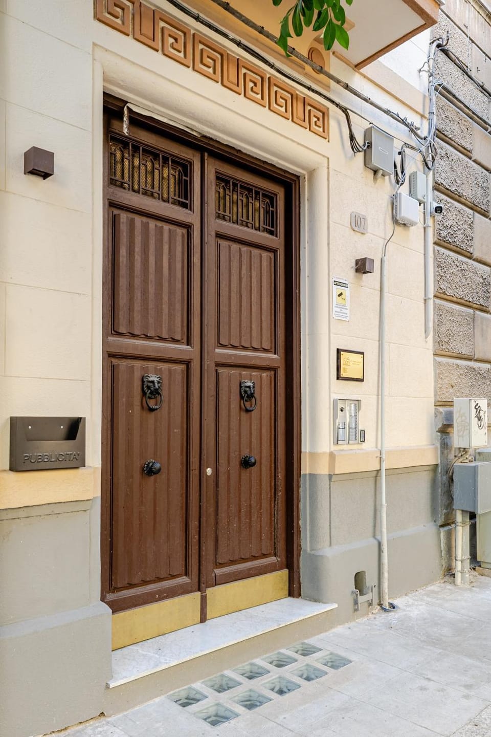 Facade/entrance