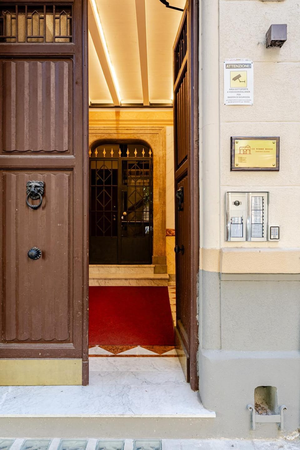 Facade/entrance