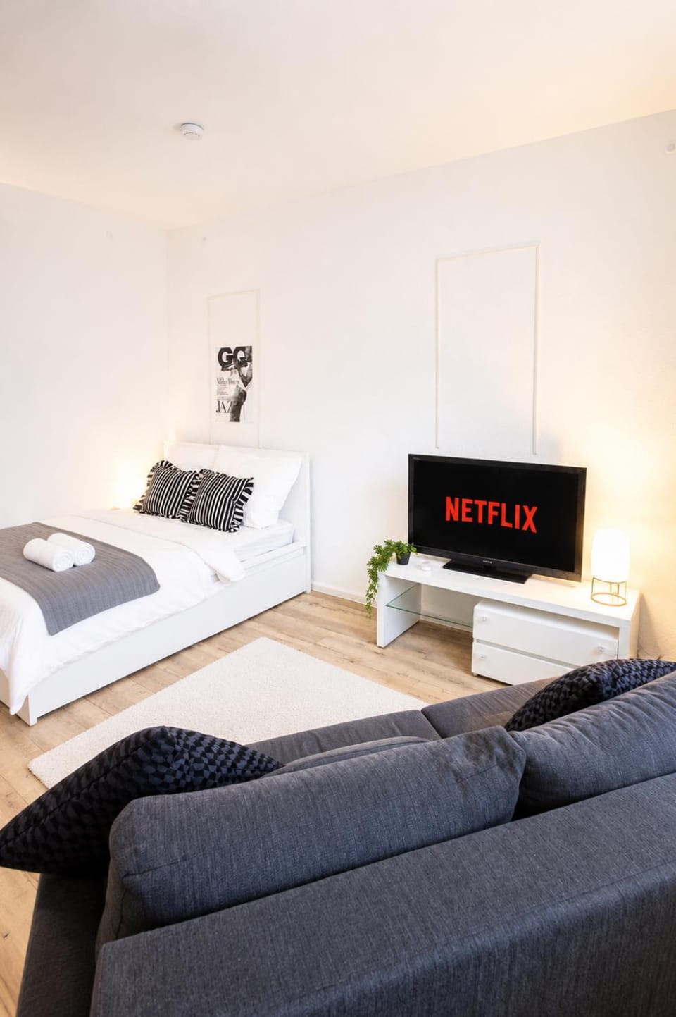 LUUMA Stay -Zentrales Designer Studio- Highspeed Wlan-Vollküche-Smart TV Apartment in Magdeburg