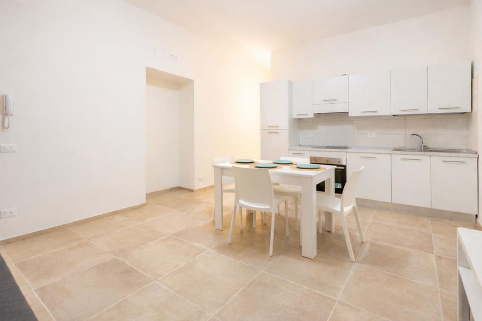Kitchen or kitchenette, Dining area, stove