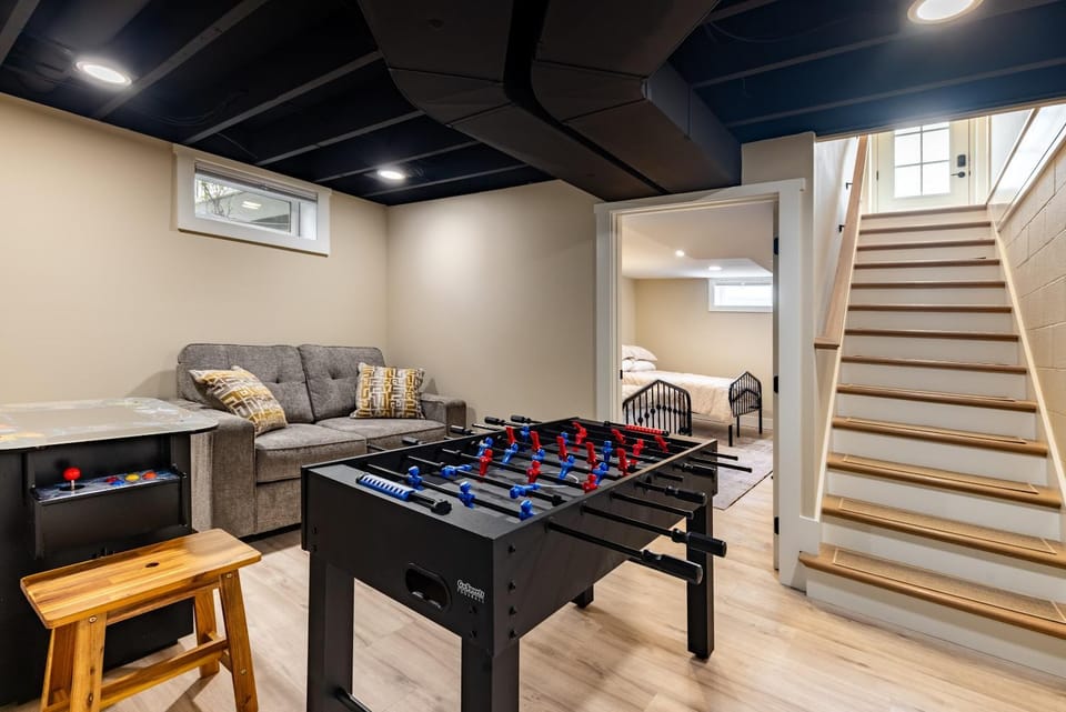 Game Room, Seating area