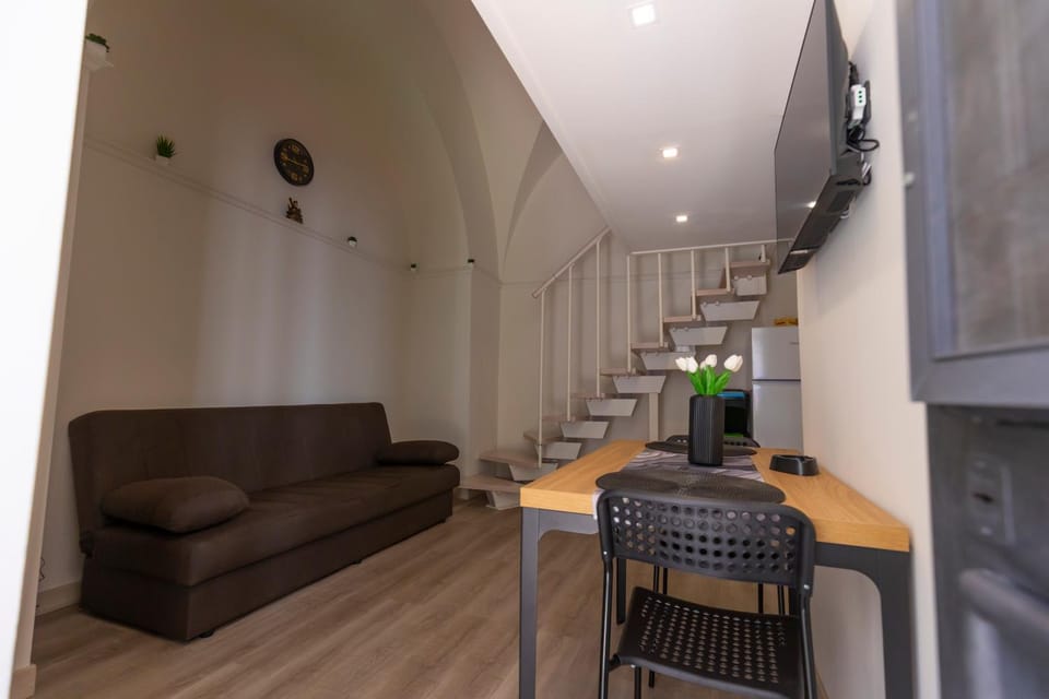 TV and multimedia, Kitchen or kitchenette, Living room, Seating area, Dining area