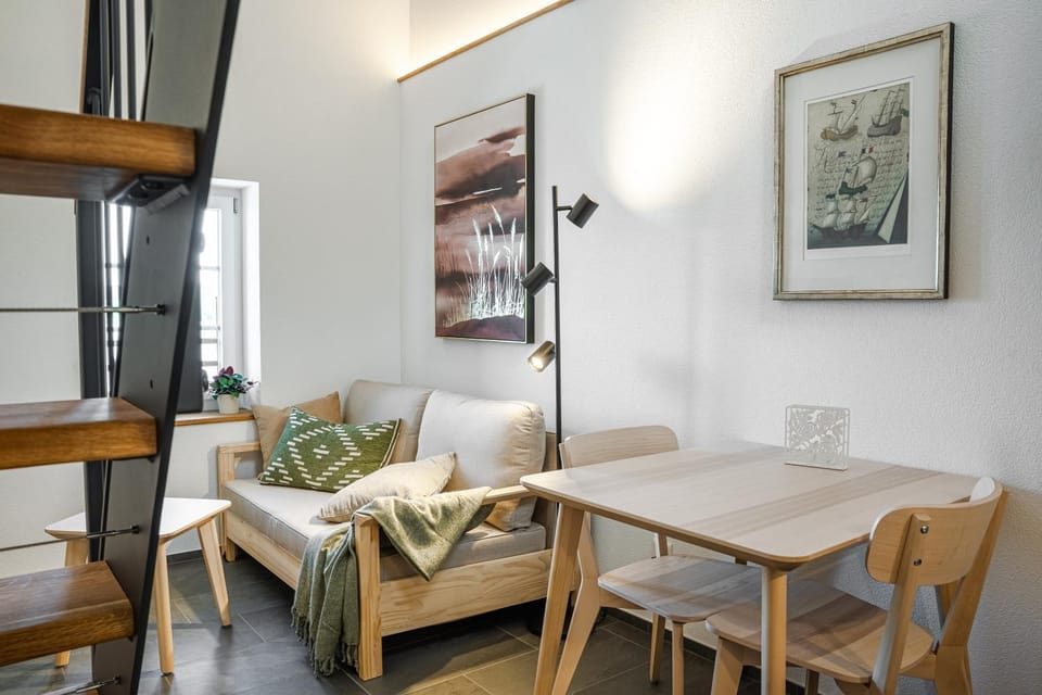 TV and multimedia, Living room, Seating area, Dining area, Lake view, soundproof