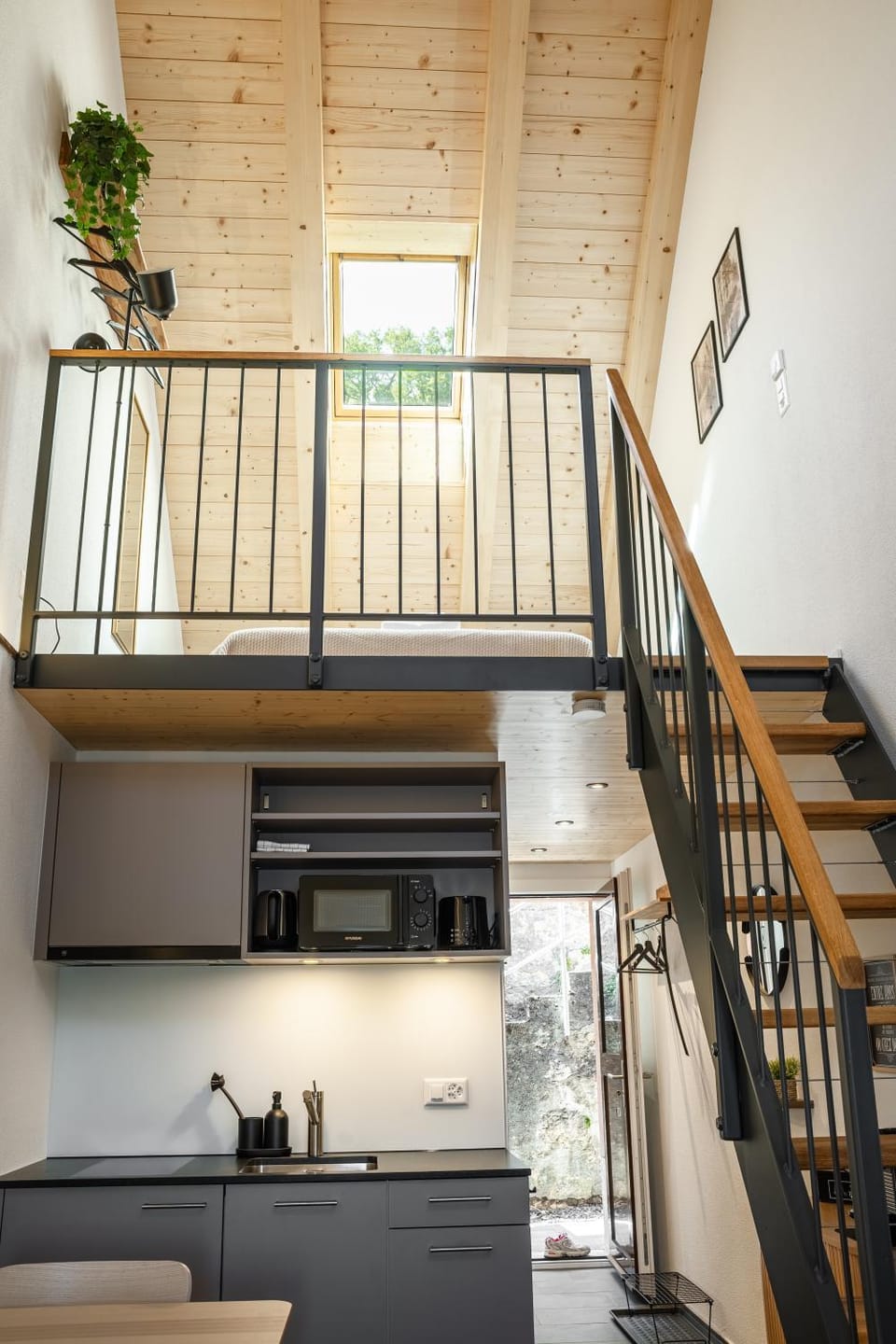 Bedroom, Lake view, microwave, soundproof, toaster, kitchen