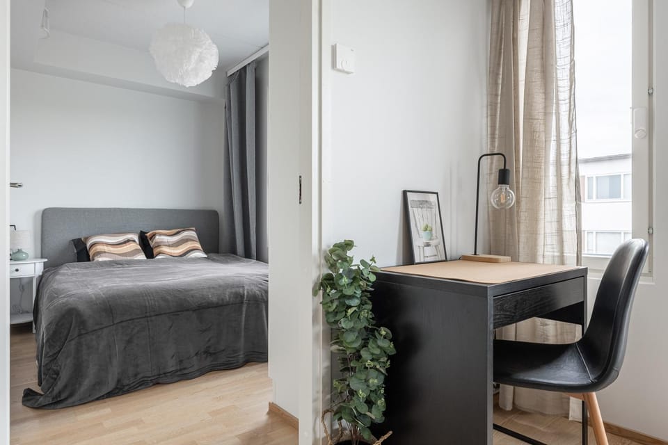 Bed, Living room, Photo of the whole room, Seating area, Bedroom