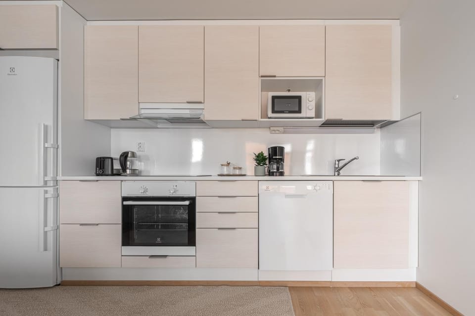 Coffee/tea facilities, Kitchen or kitchenette, dishwasher, oven, stove, toaster