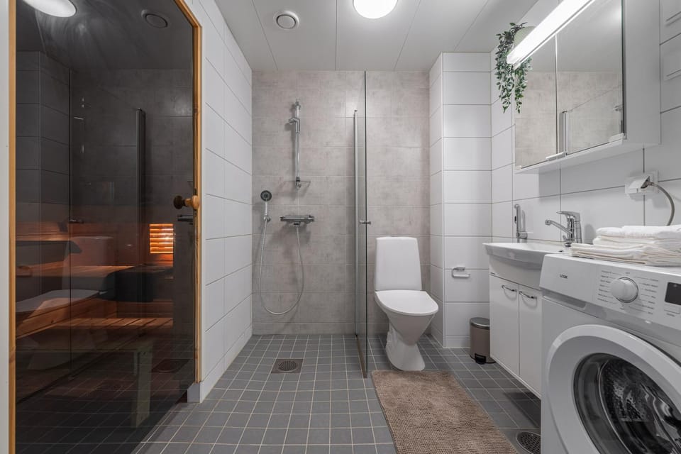 Shower, Toilet, Bathroom, towels, washing machine