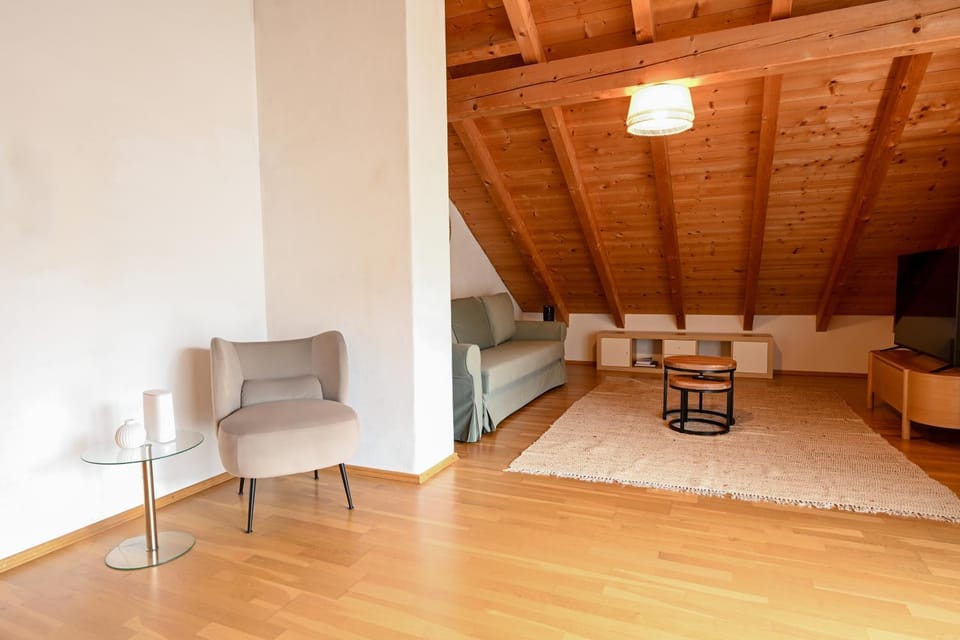 Living room, Photo of the whole room, Seating area