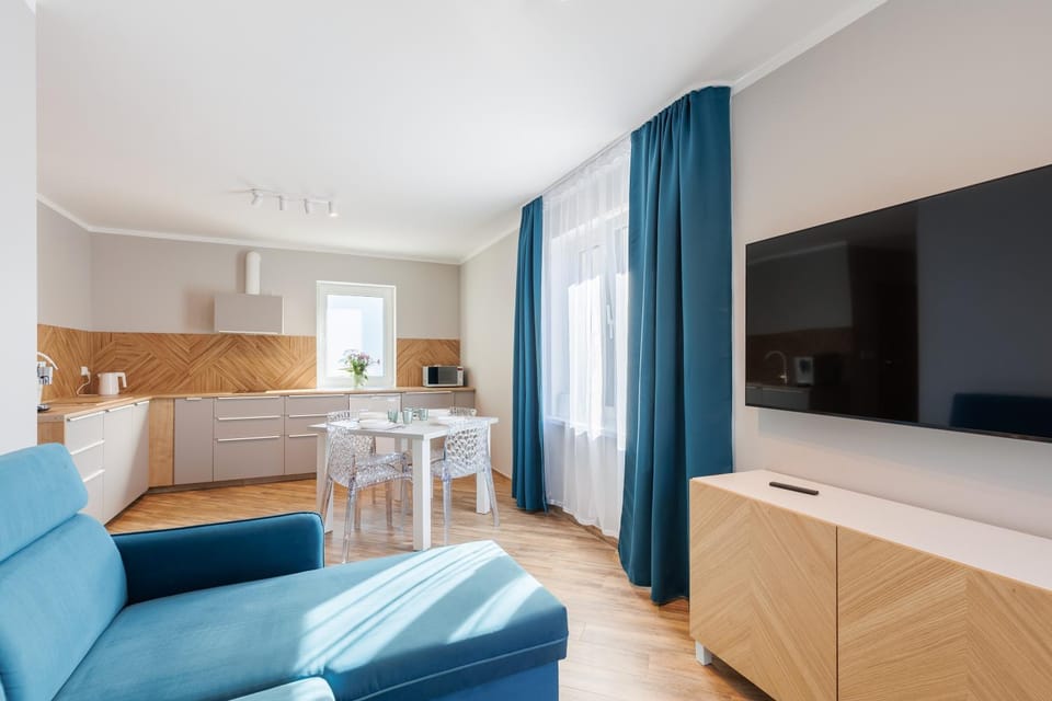 TV and multimedia, Kitchen or kitchenette, Living room, Seating area