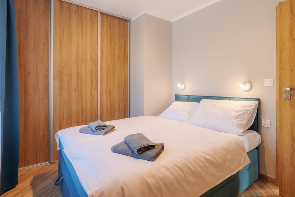 Bed, Photo of the whole room, Bedroom, towels, wardrobe