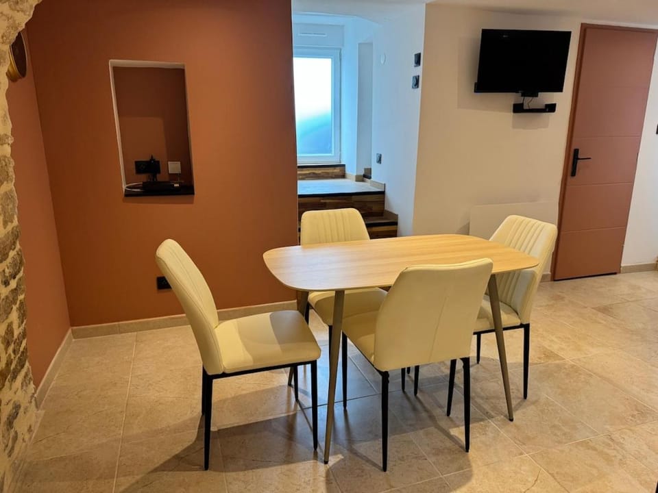 Logement entier pour 2 personnes à Dracy-le-Fort Apartment in Bourgogne-Franche-Comté