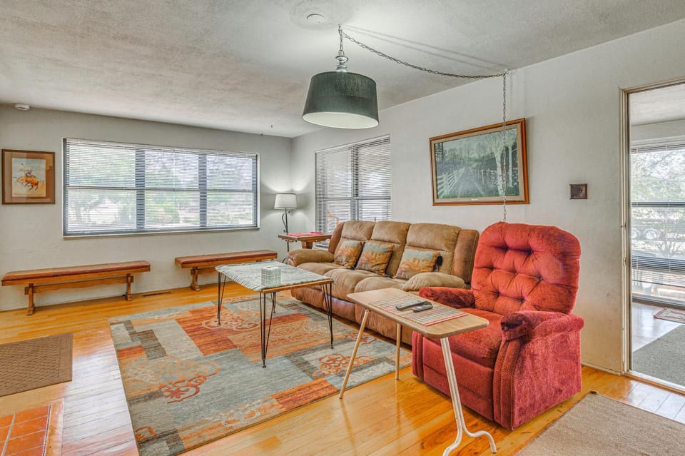 Highly Walkable Area! Charming Roswell Bungalow House in Roswell