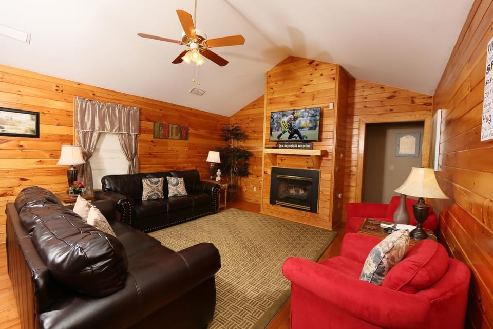 Call this Quiet Condo home for your Mountain Retreat Apartment in Pigeon Forge
