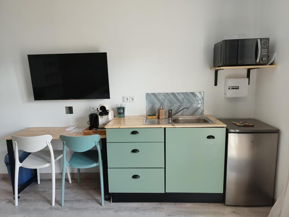 TV and multimedia, Coffee/tea facilities, Kitchen or kitchenette, Dining area