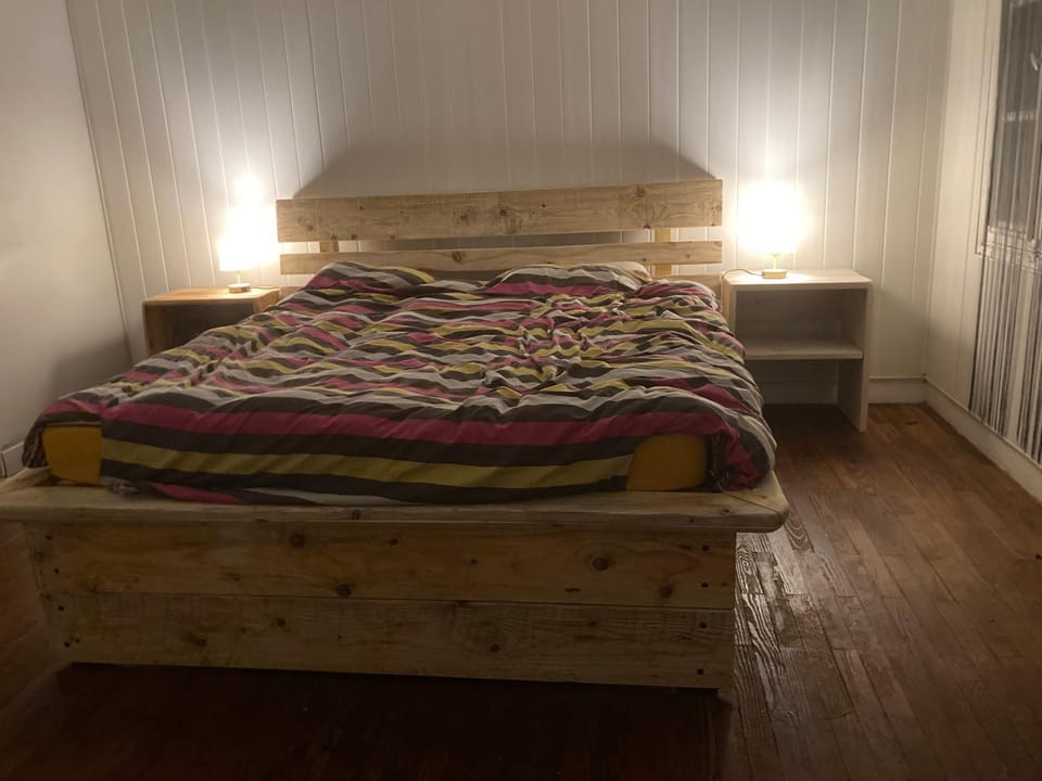 Photo of the whole room, Bedroom