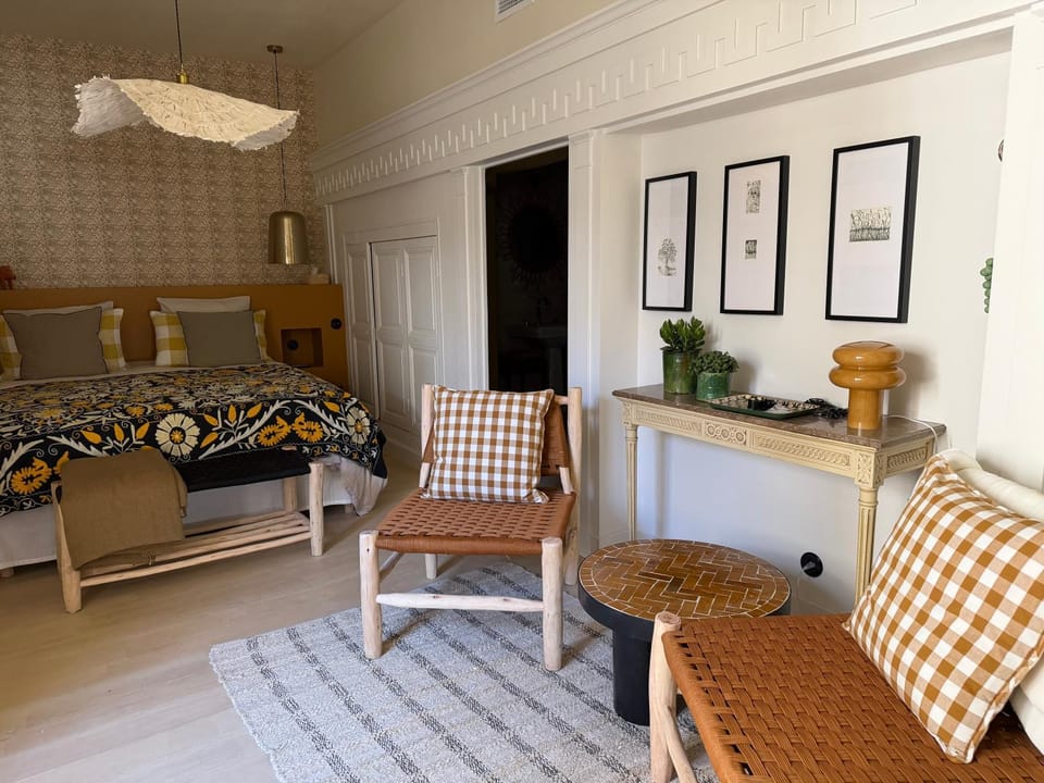 Photo of the whole room, Bedroom