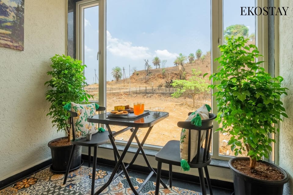 Spring, Day, Natural landscape, Garden, View (from property/room), Balcony/Terrace, Dining area, Garden view