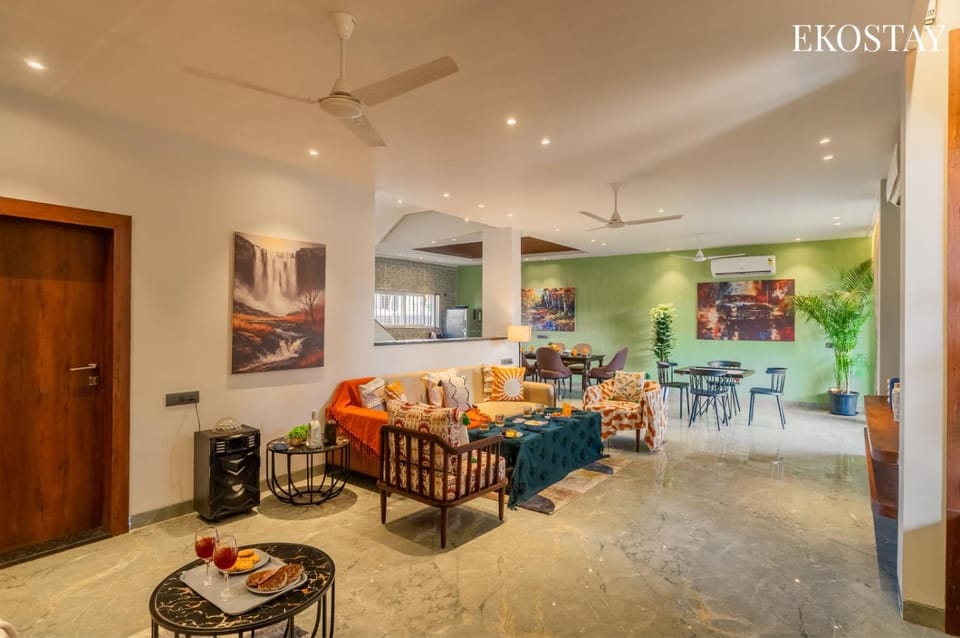 Kitchen or kitchenette, Living room, Seating area, Dining area, air conditioner