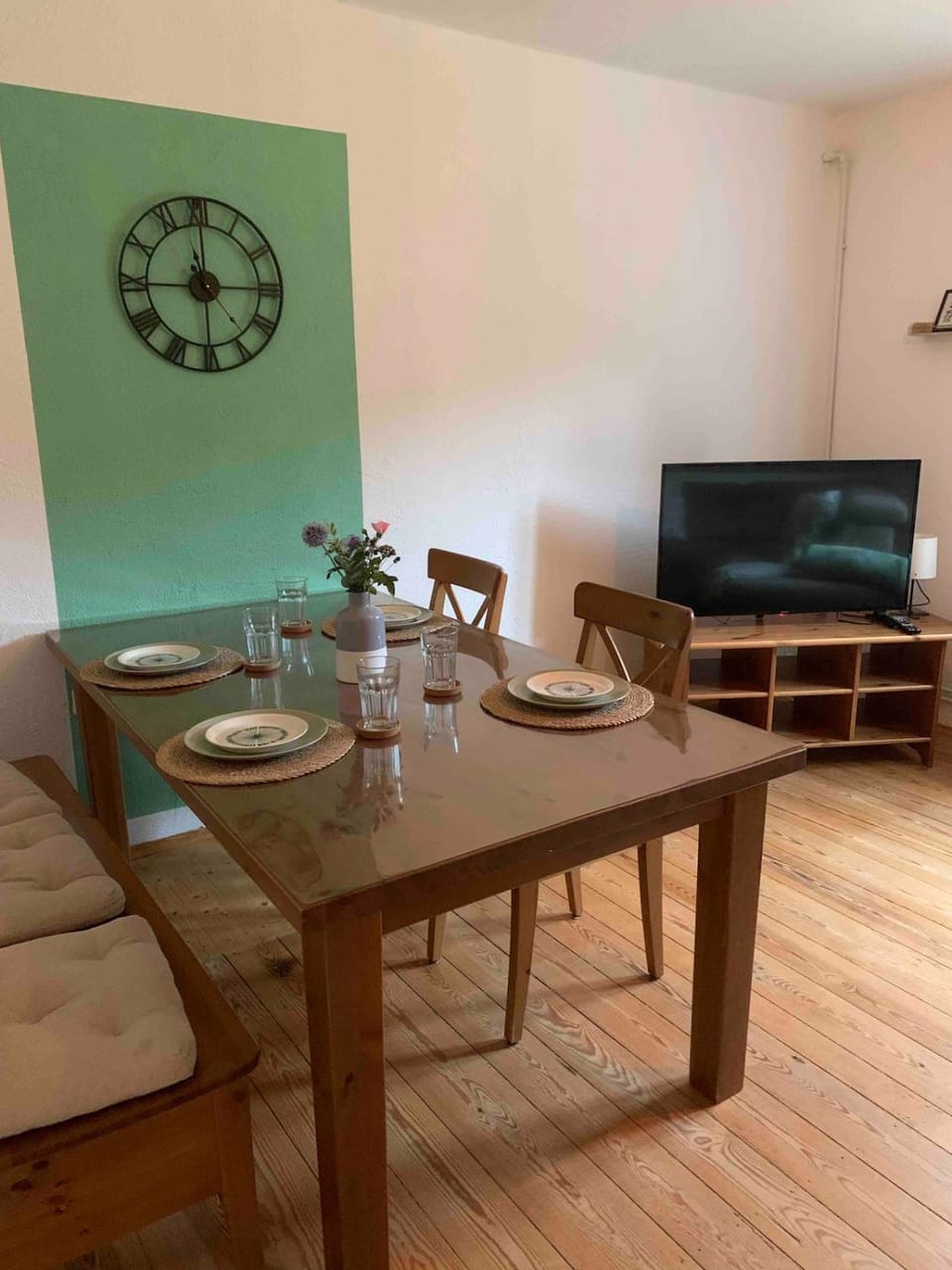 Dining area, Food
