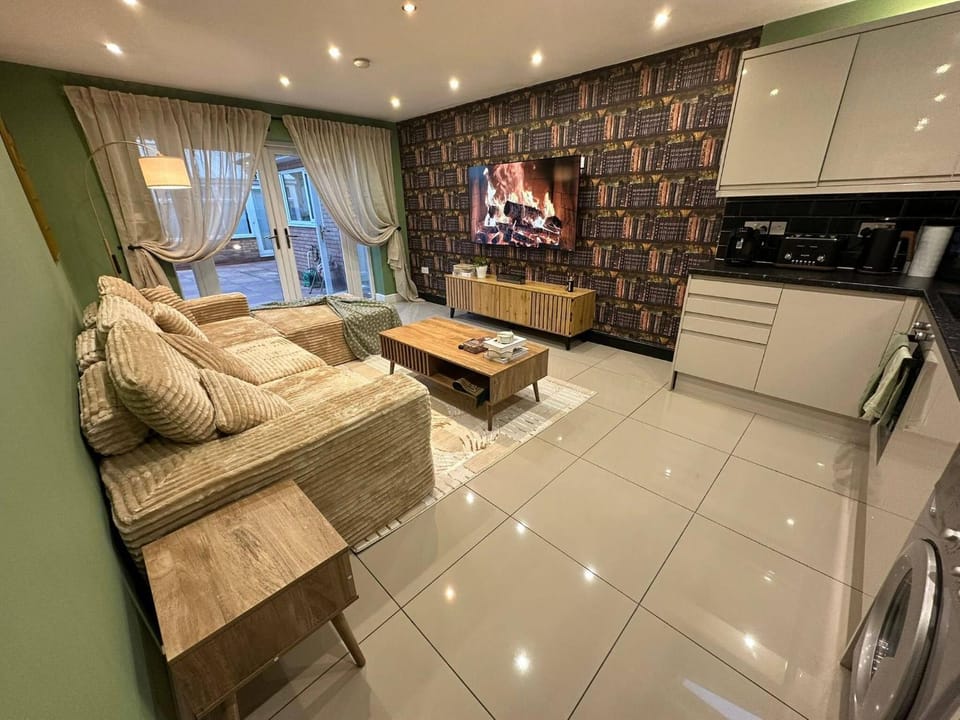 Stylish 2 Bed Flat Parking Sutton Coldfield Apartment in The Royal Town of Sutton Coldfield