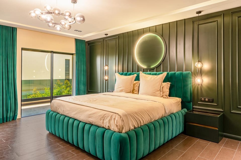 Photo of the whole room, Bedroom