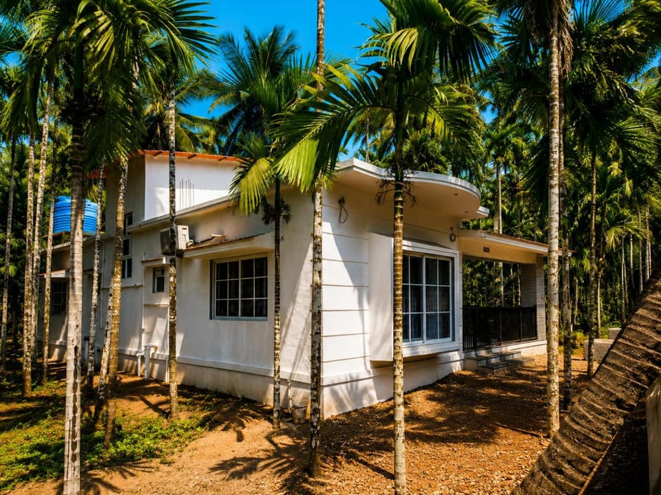 Green horizon villa Villa in Maharashtra