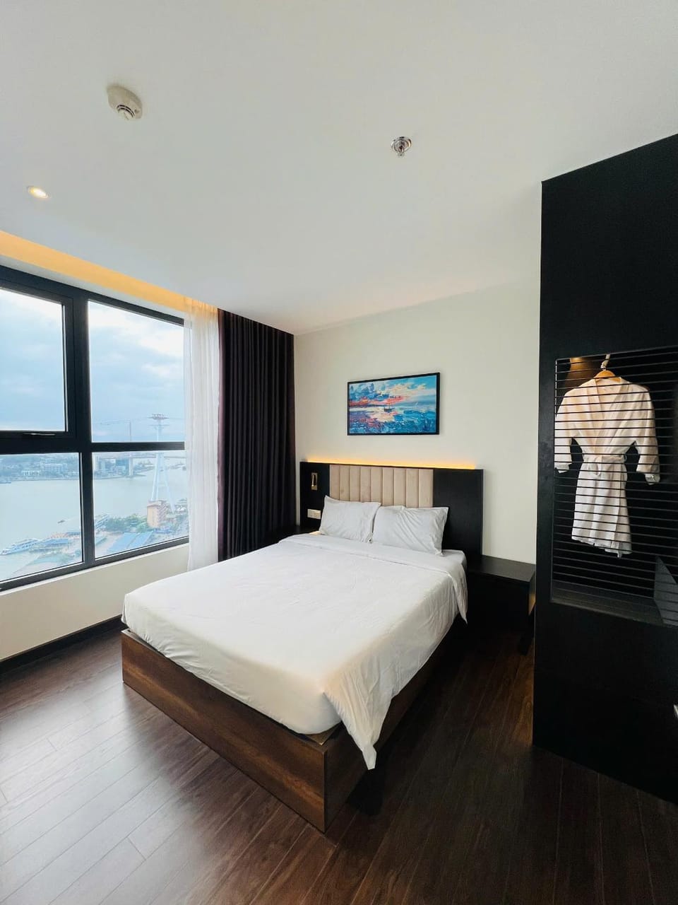 OM Sapphire Residence Ha Long Beach View Apartment hotel in Vietnam