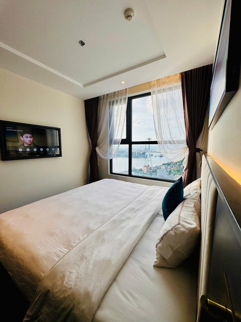 OM Sapphire Residence Ha Long Beach View Apartment hotel in Vietnam