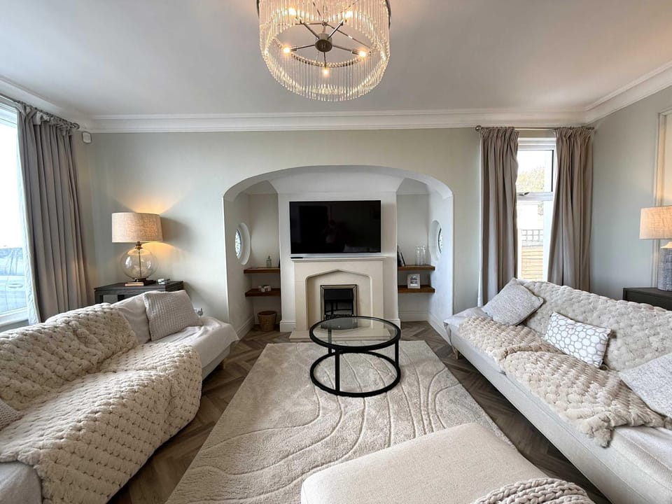 TV and multimedia, Living room, Seating area