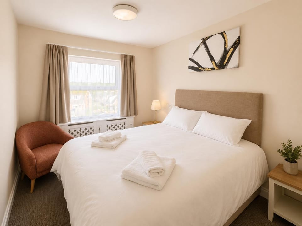 Bed, Photo of the whole room, Bedroom, towels