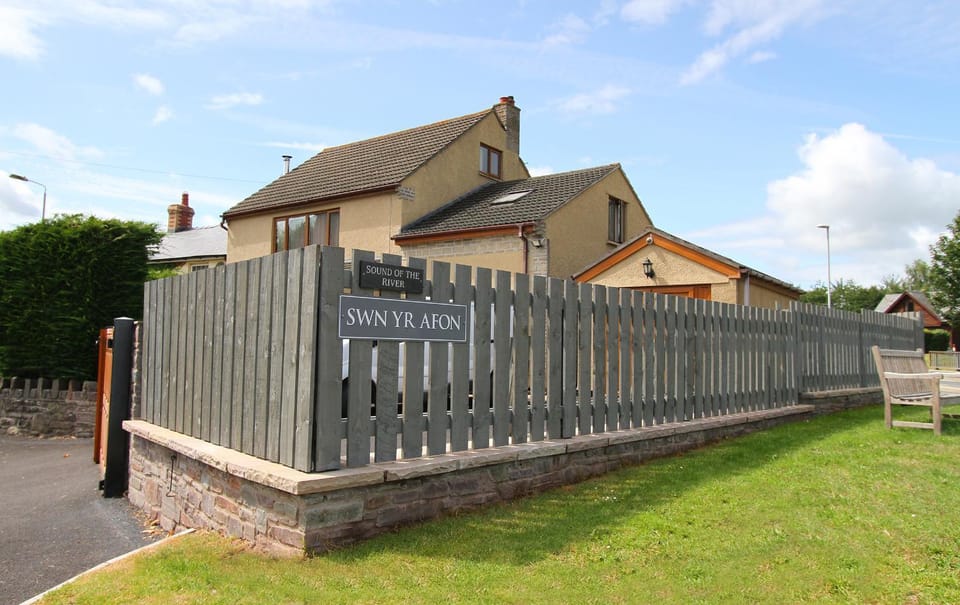 Sound of the River Bed and Breakfast in Wales