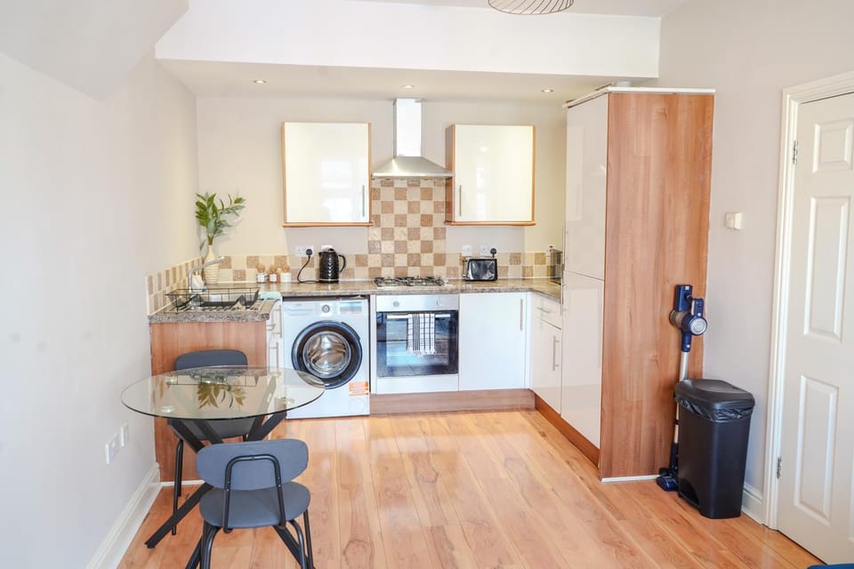 Coffee/tea facilities, Kitchen or kitchenette, Seating area