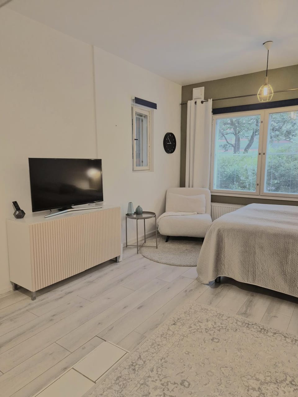 TV and multimedia, Photo of the whole room