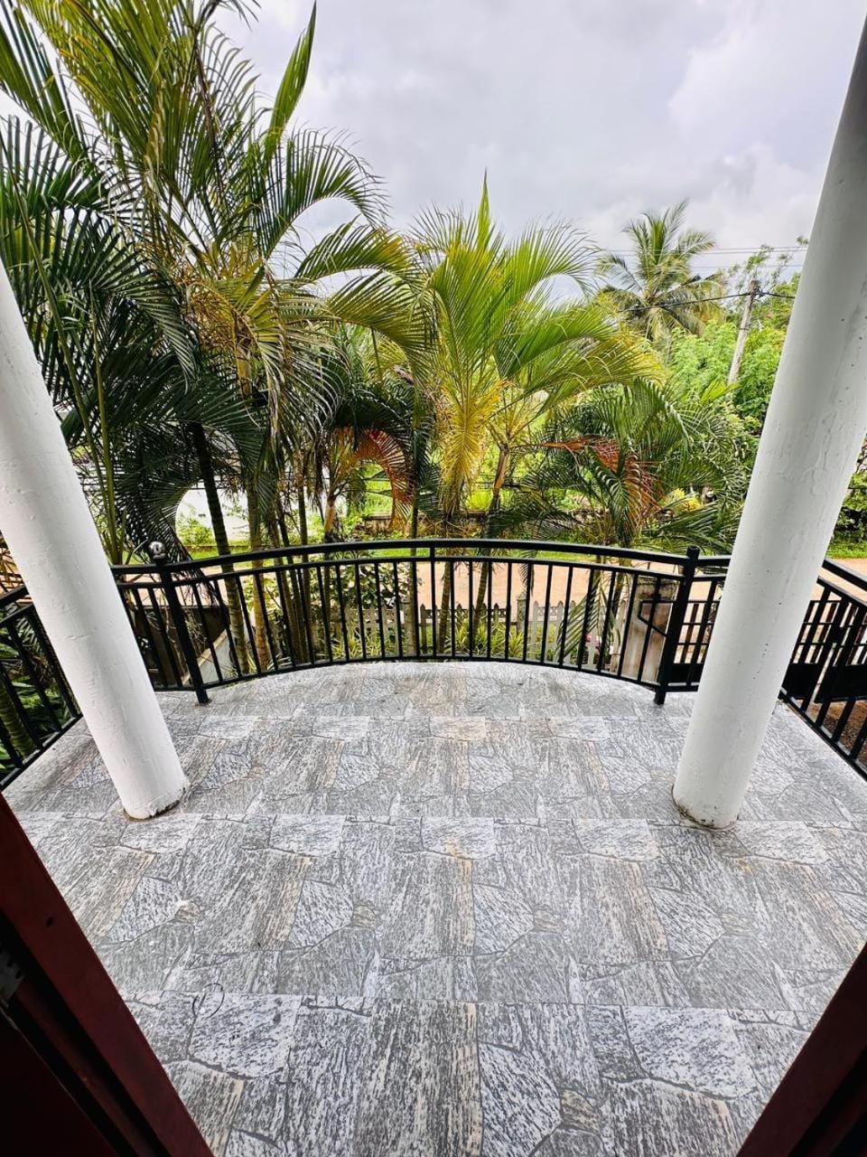 OITA Japanese Resort Bed and Breakfast in Sri Lanka