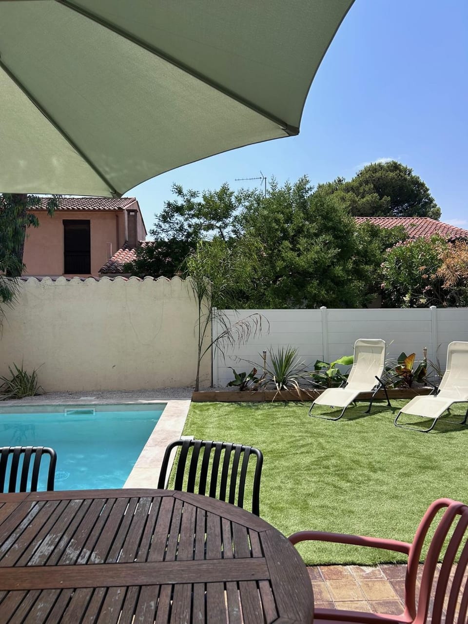 Patio, Pool view, Swimming pool, sunbed