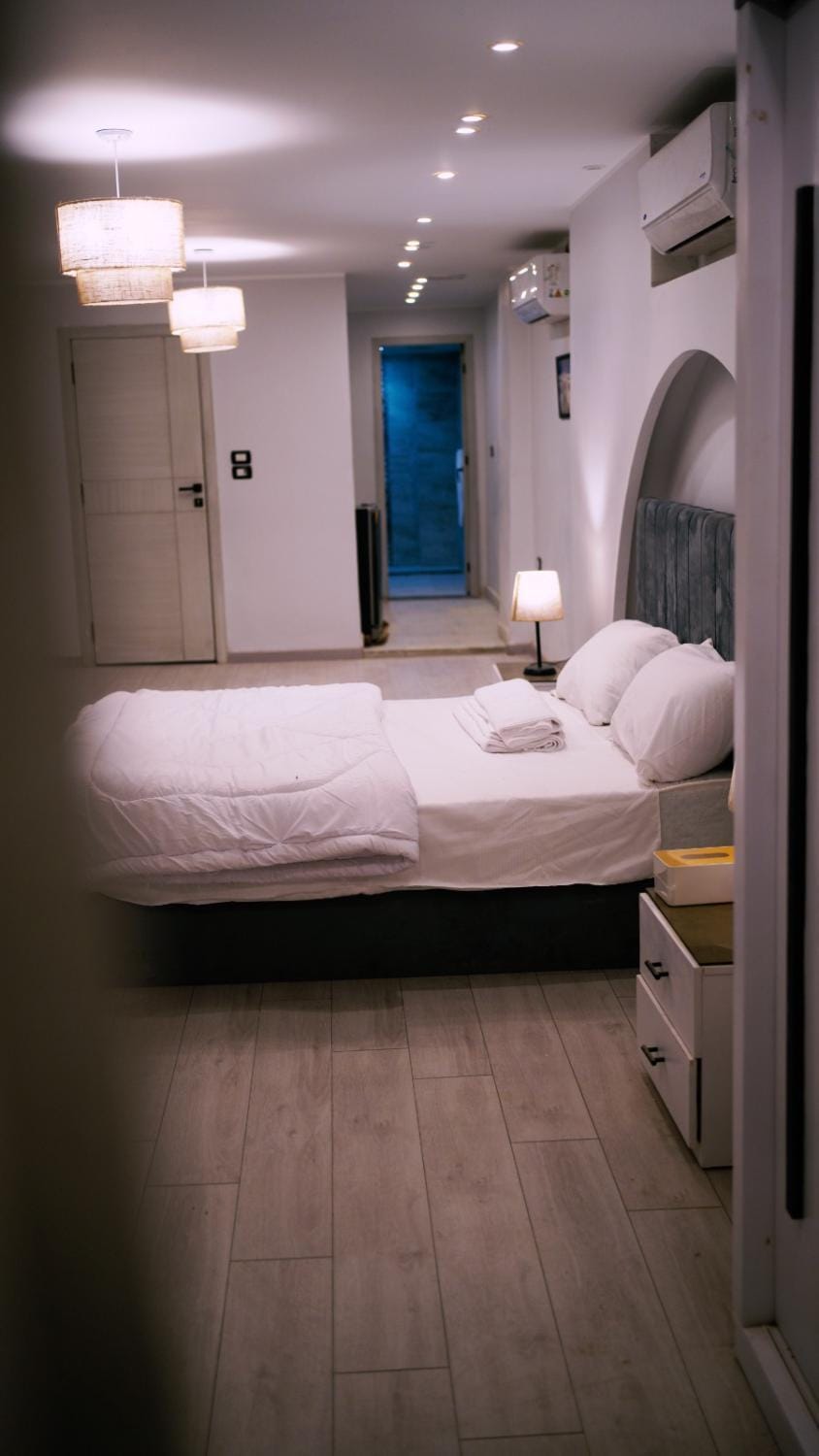 Bed, Photo of the whole room, Bedroom, air conditioner