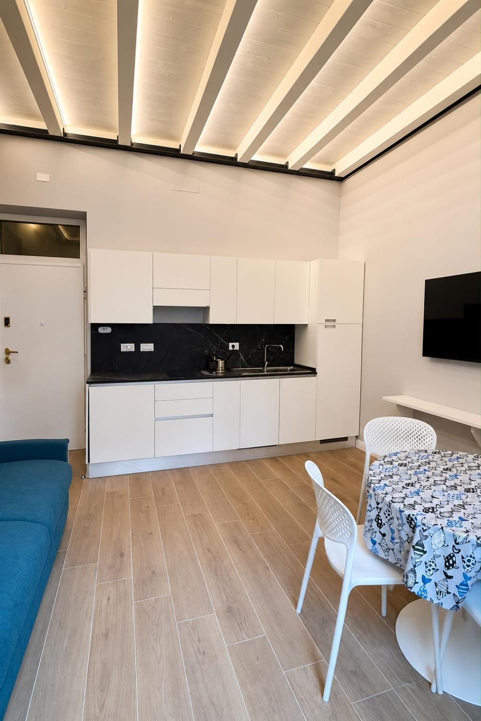 TV and multimedia, Kitchen or kitchenette, Living room, Dining area