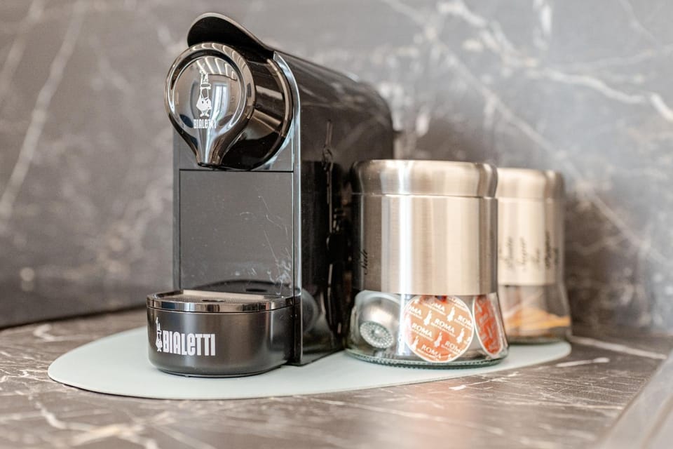 Coffee/tea facilities, Kitchen or kitchenette