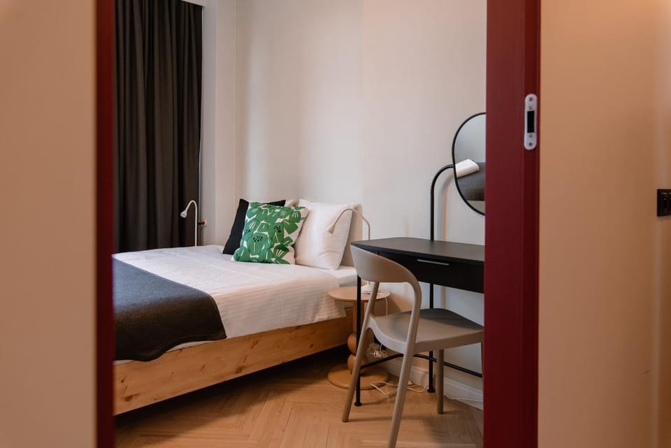 Photo of the whole room, Bedroom