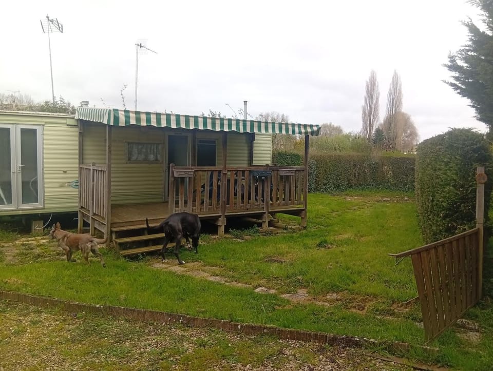 Camping les sumacs Campground/ 
RV Resort in Hauts-de-France